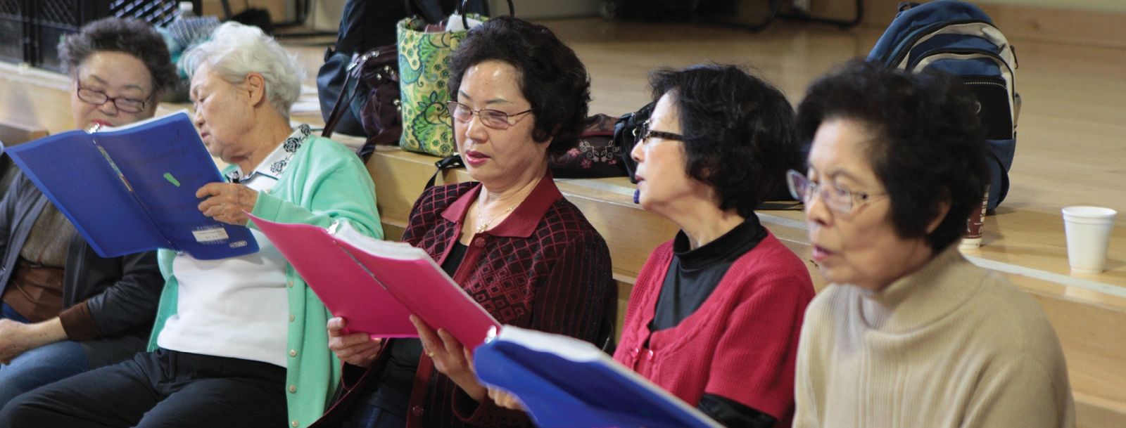 chinese women reading